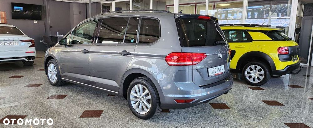 Volkswagen Touran - 21