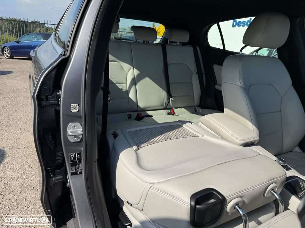 Mercedes-Benz GLA 180 d Urban - 33