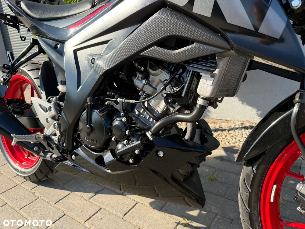 Suzuki GSX - 13