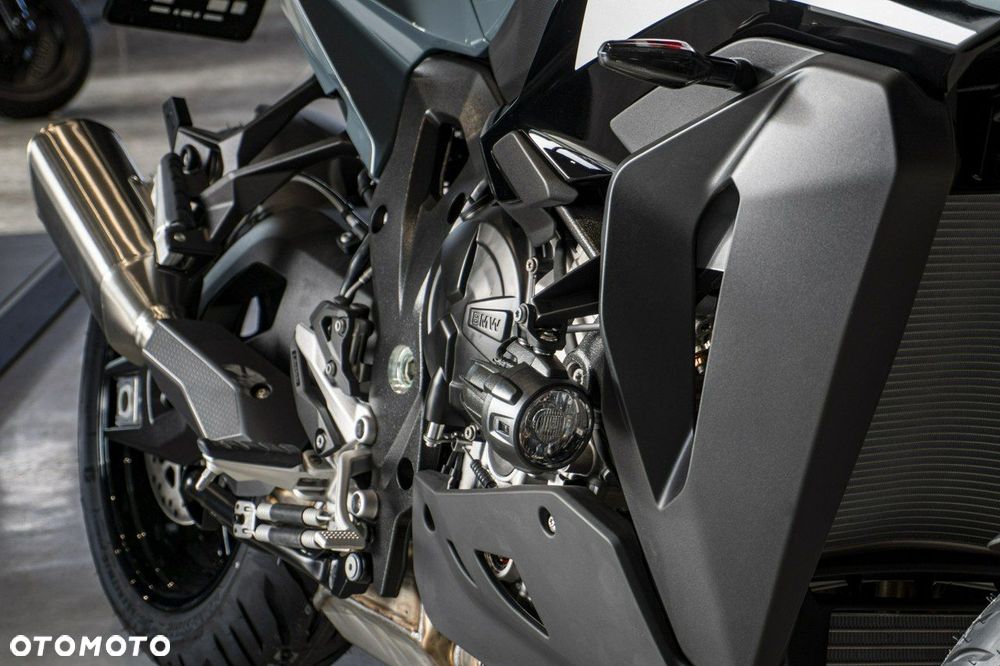 BMW XR - 13