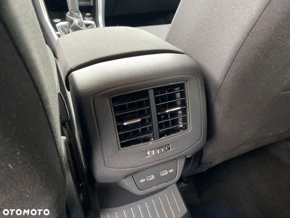 Volkswagen T-Roc - 13