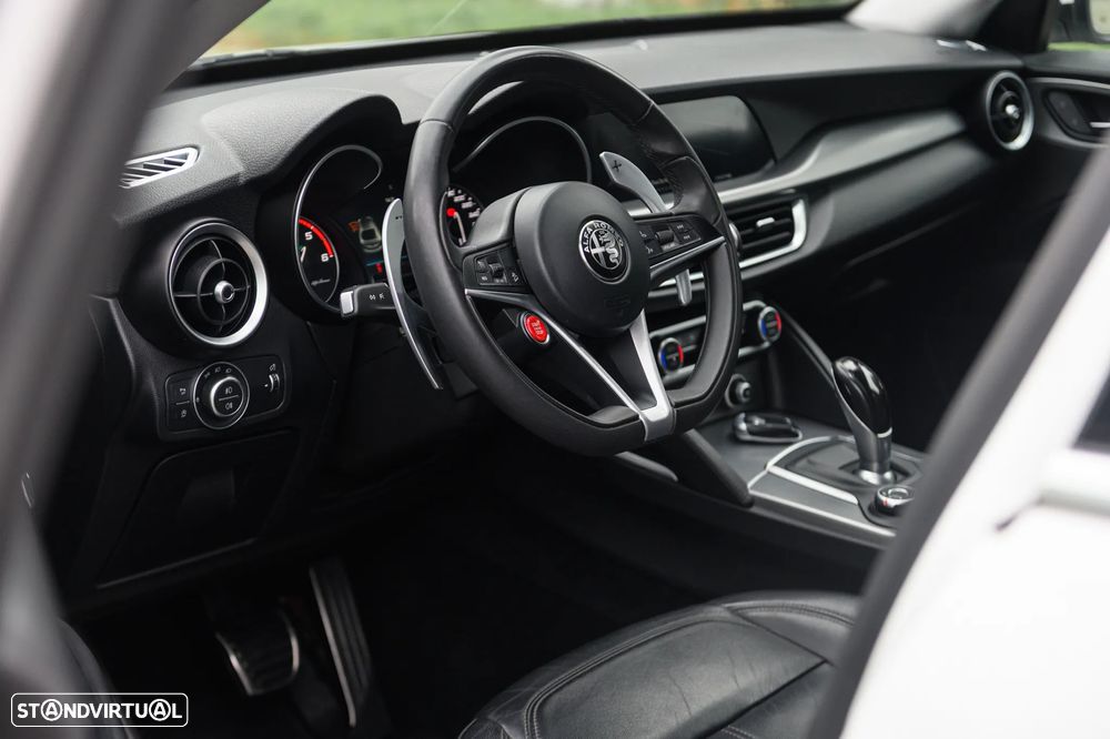 Alfa Romeo Stelvio 2.2 D Super AT8 Q4 - 17