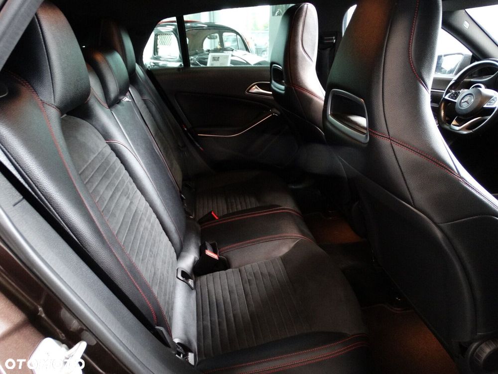 Mercedes-Benz CLA - 37