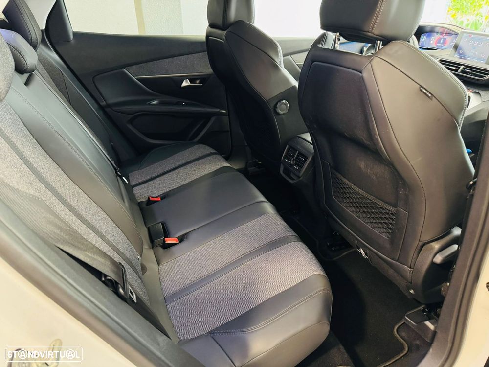 Peugeot 3008 1.2 PureTech Allure EAT6 - 22