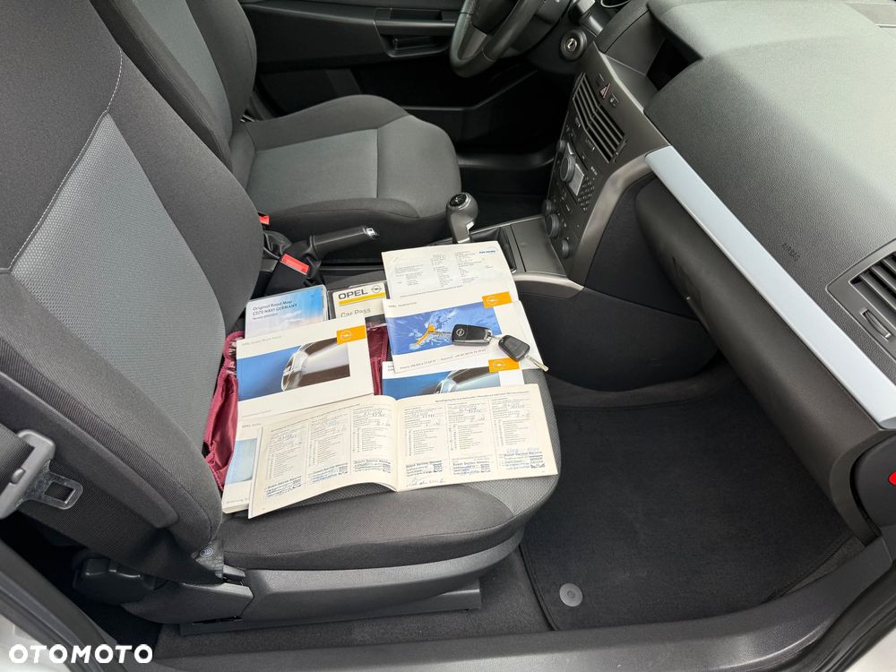 Opel Astra 1.6 Cosmo - 40