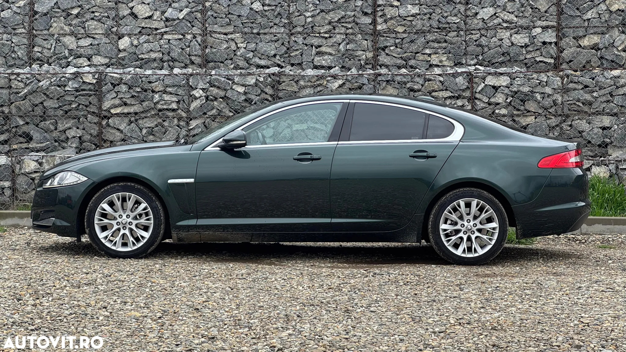 Jaguar XF 2.2D Premium Luxury - 4