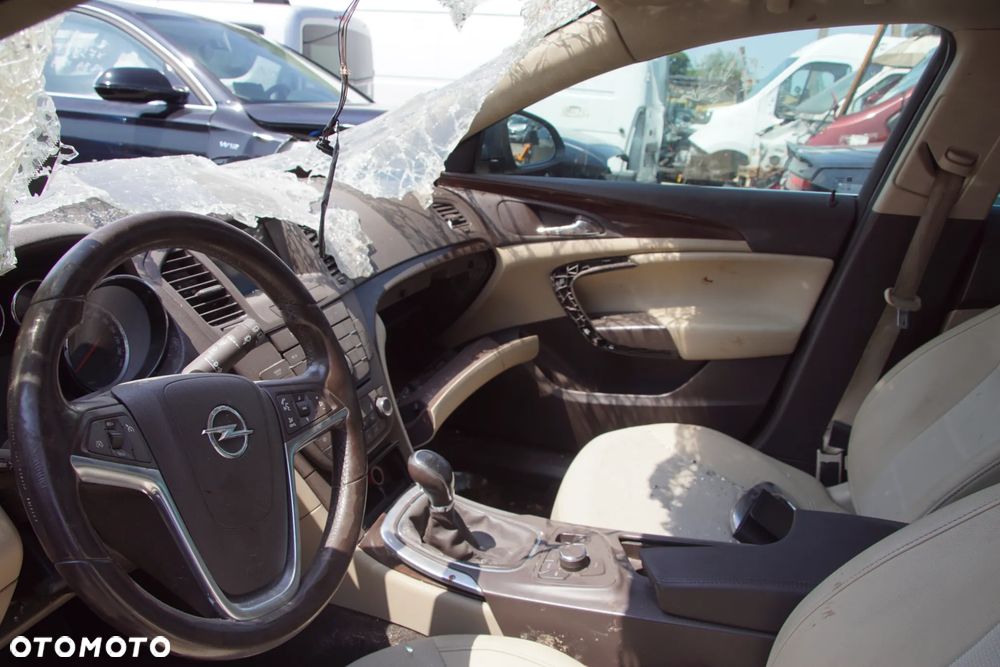 Auto na części - Opel Insignia A 2.0 CDTI 160 KM A20DTH F40 Z168 2011R Silnik Skrzynia Drzwi Błotnik Zderzak Klapa Lampa Lusterko Klamka Szyba Deska Kokpit Sterownik Moduł Czujnik Licznik Wyświetlacz Panel Kierownica - 10