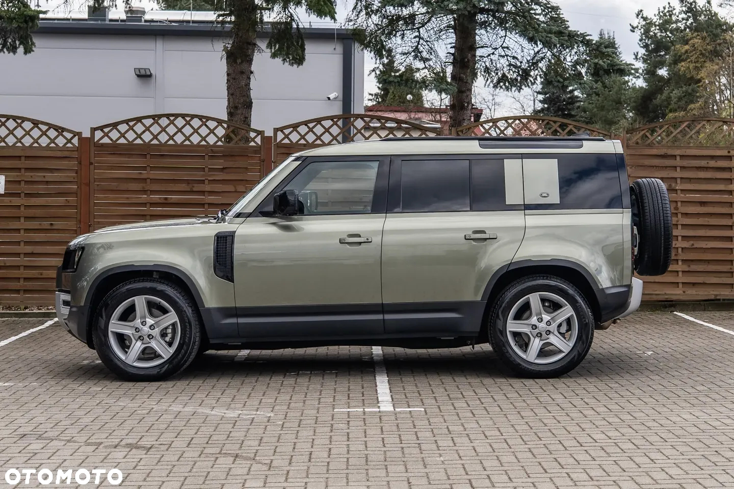 Land Rover Defender - 18