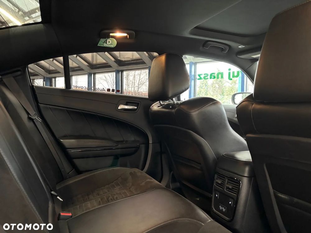 Dodge Charger 6.4 Scat Pack - 16