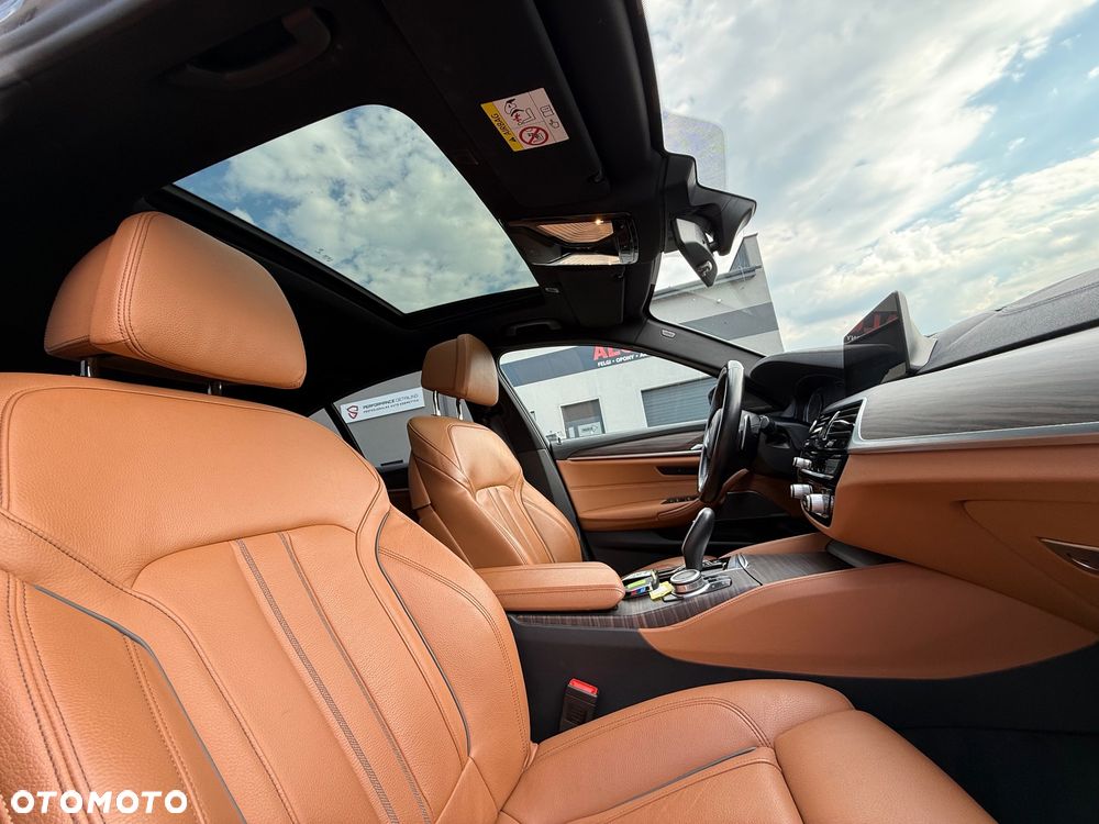 BMW Seria 5 520d xDrive M Sport sport - 30