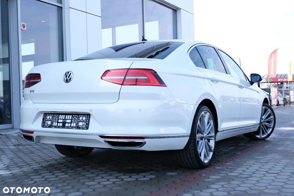 Volkswagen Passat - 11