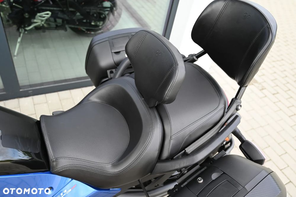 Can-Am Spyder - 30