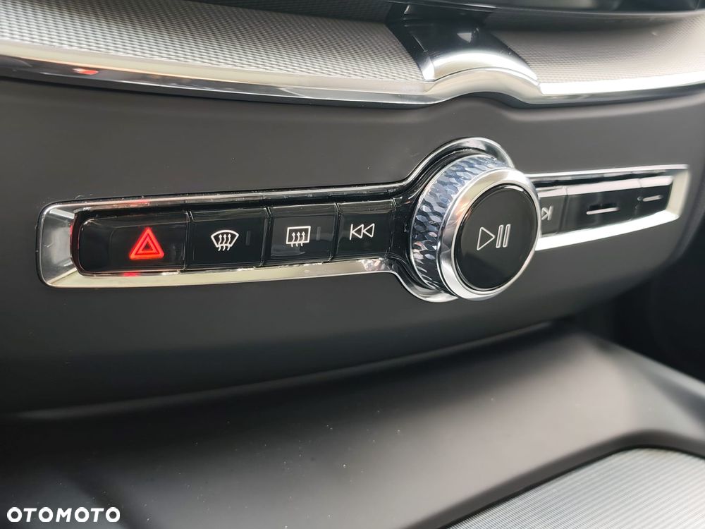 Volvo XC 60 B5 B AWD Ultimate Black Edition - 25