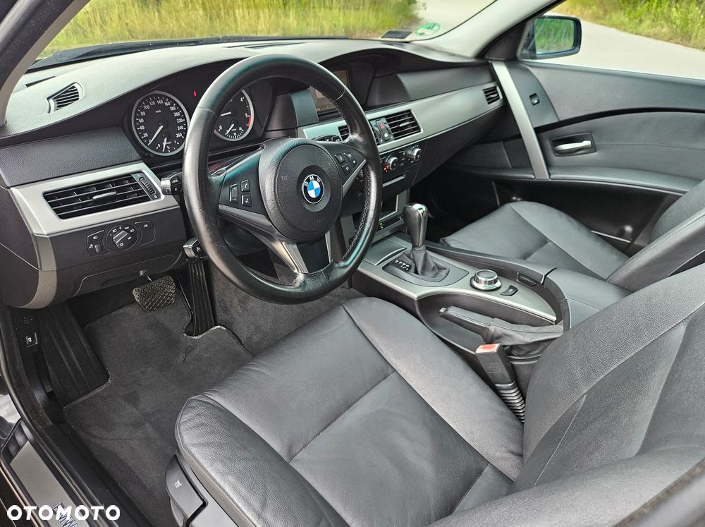 BMW Seria 5 520d - 24