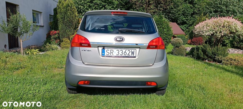 Kia Venga - 10