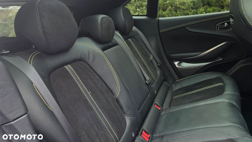 Aston Martin DBX - 19