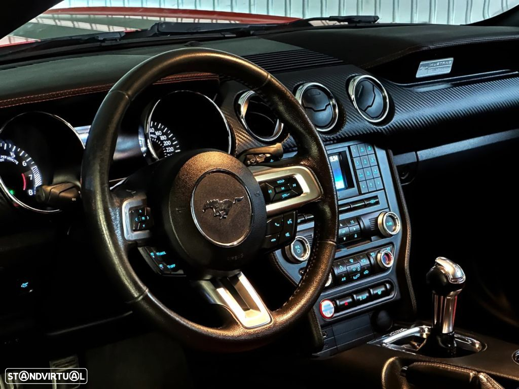 Ford Mustang - 24