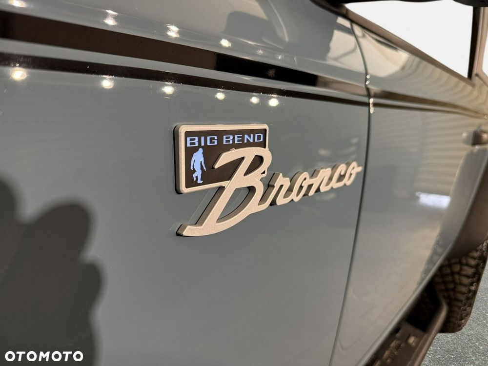 Ford Bronco - 12