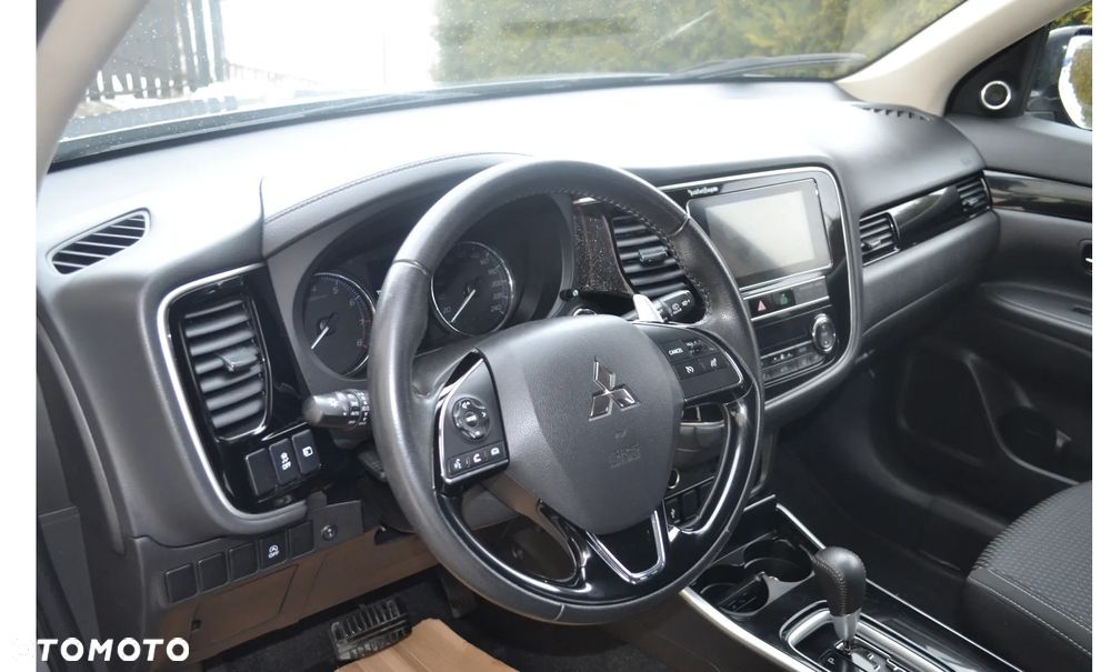 Mitsubishi Outlander 2.0 Intense 4WD CVT - 18