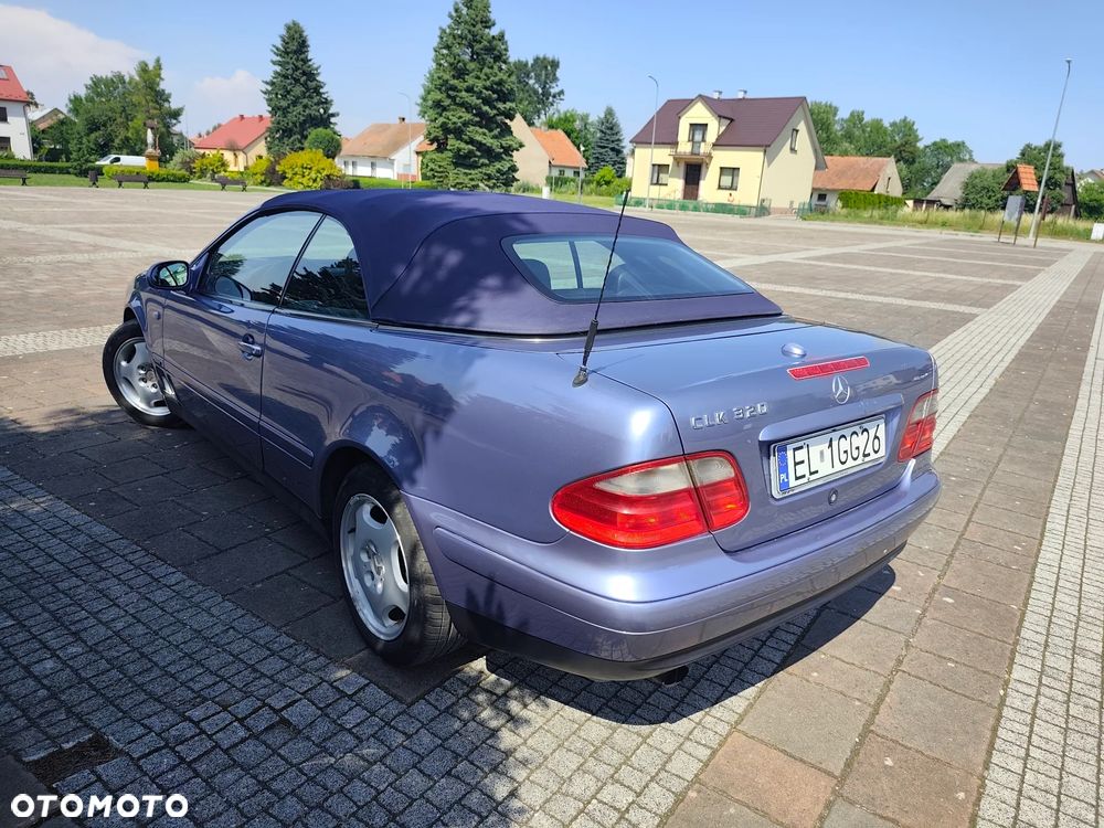 Mercedes-Benz CLK 320 - 2