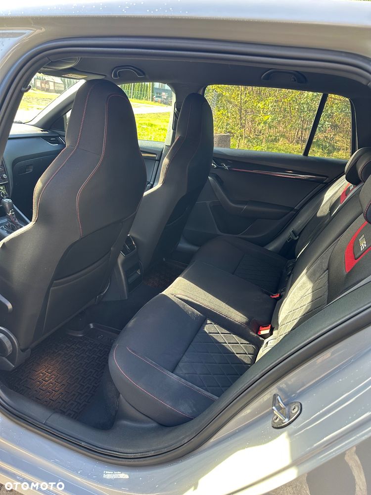 Skoda Octavia 2.0 TDI DSG RS - 12
