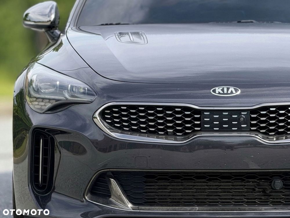 Kia Stinger - 9