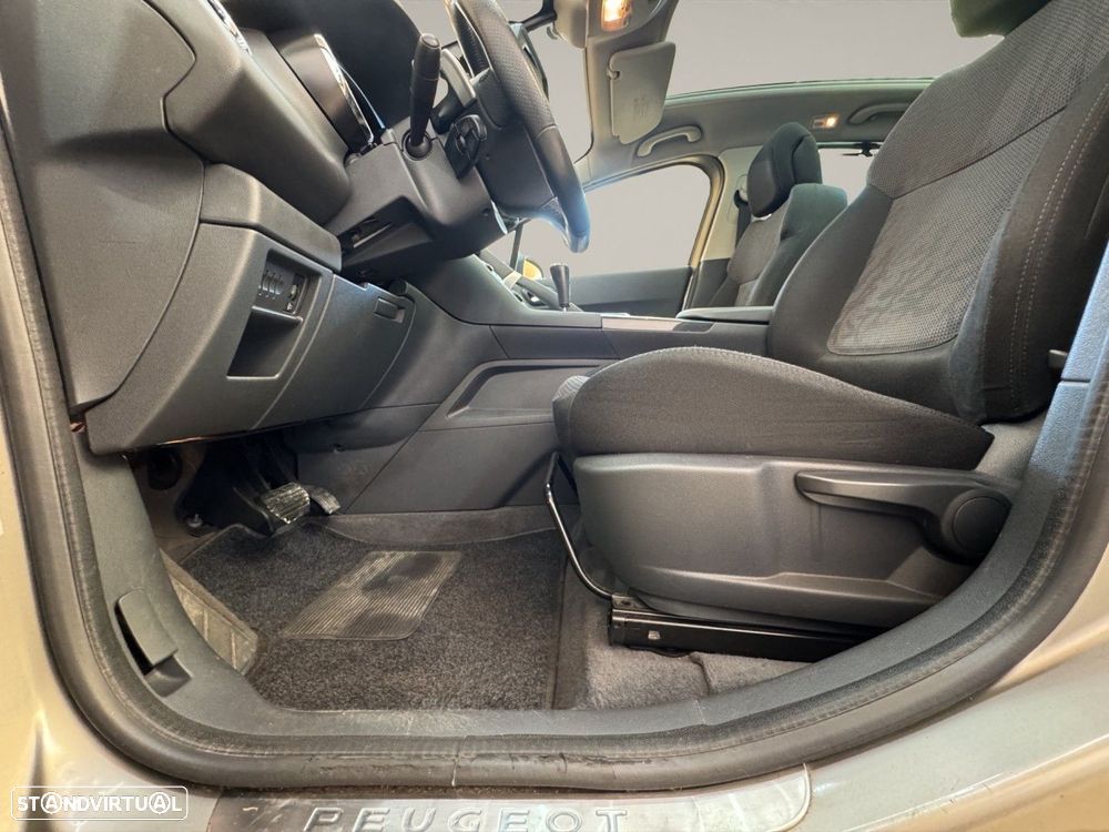 Peugeot 3008 1.6 HDi Executive CMP6 - 13