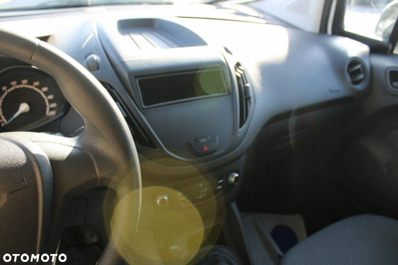 Ford Transit Courier - 16