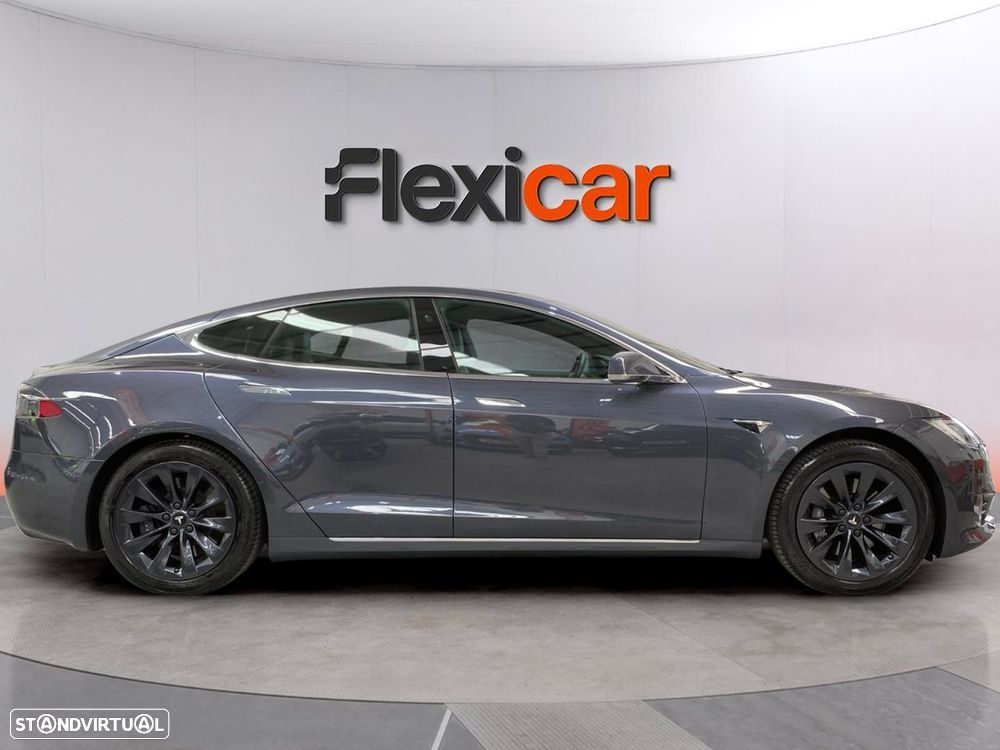 Tesla Model S - 4