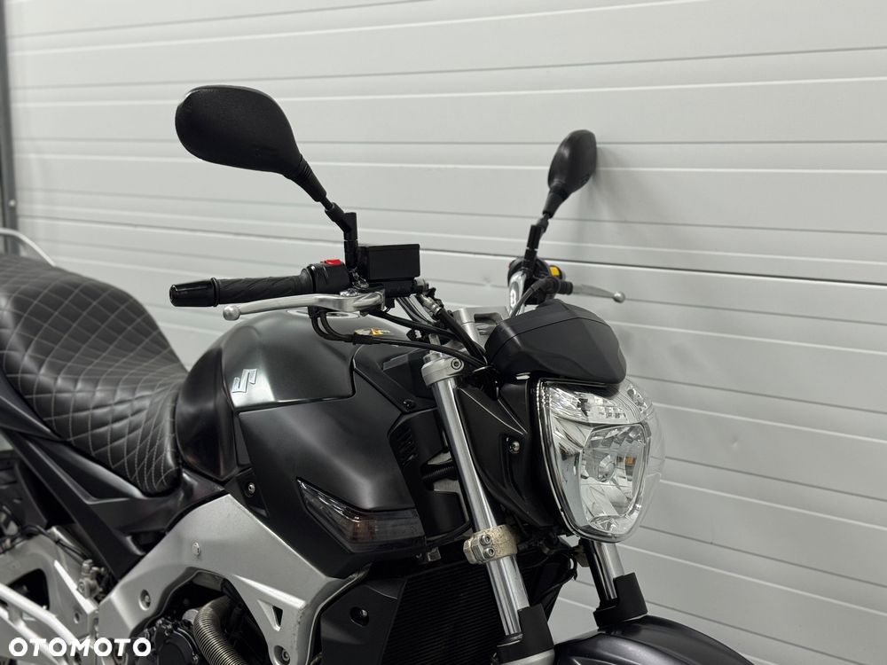 Suzuki GSR - 7