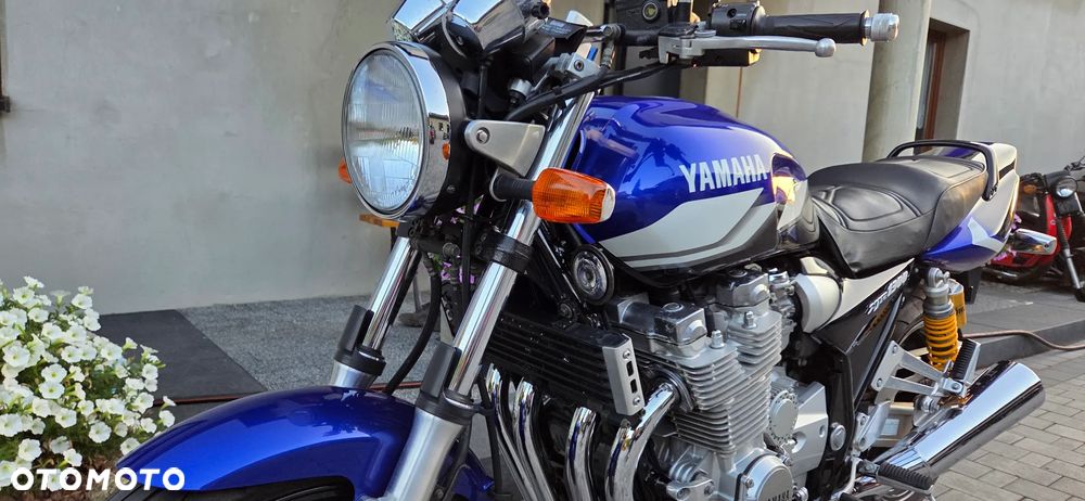 Yamaha XJR - 19