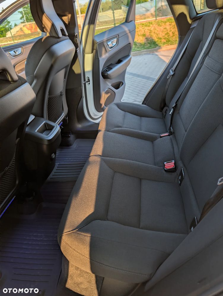 Volvo XC 60 B4 B Momentum - 18
