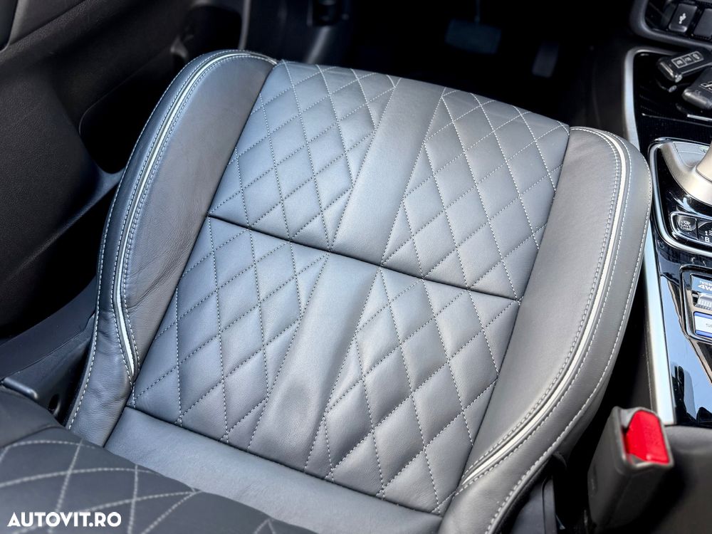 Mitsubishi Outlander ver-2-4-4wd-plug--in-hybrid-top - 11