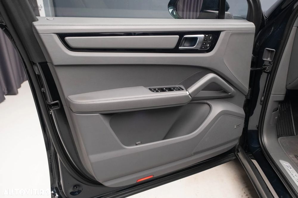 Porsche Cayenne - 11