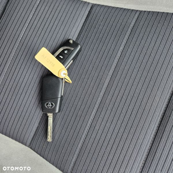 Toyota Avensis 2.0 D-4D Prestige - 23