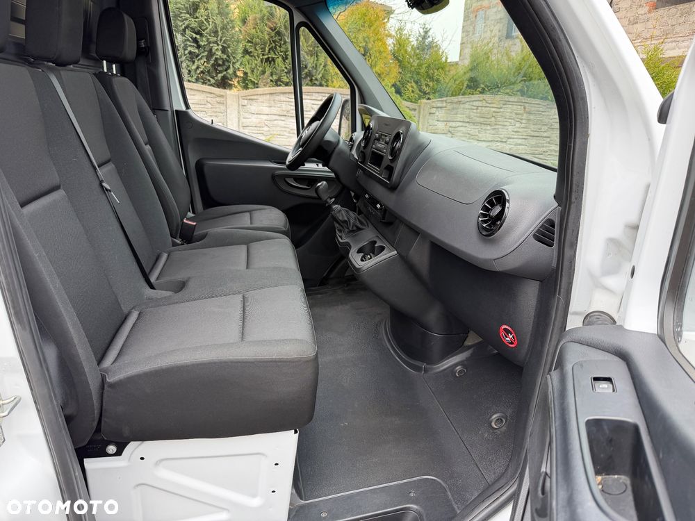 Mercedes-Benz Sprinter 907 - 15