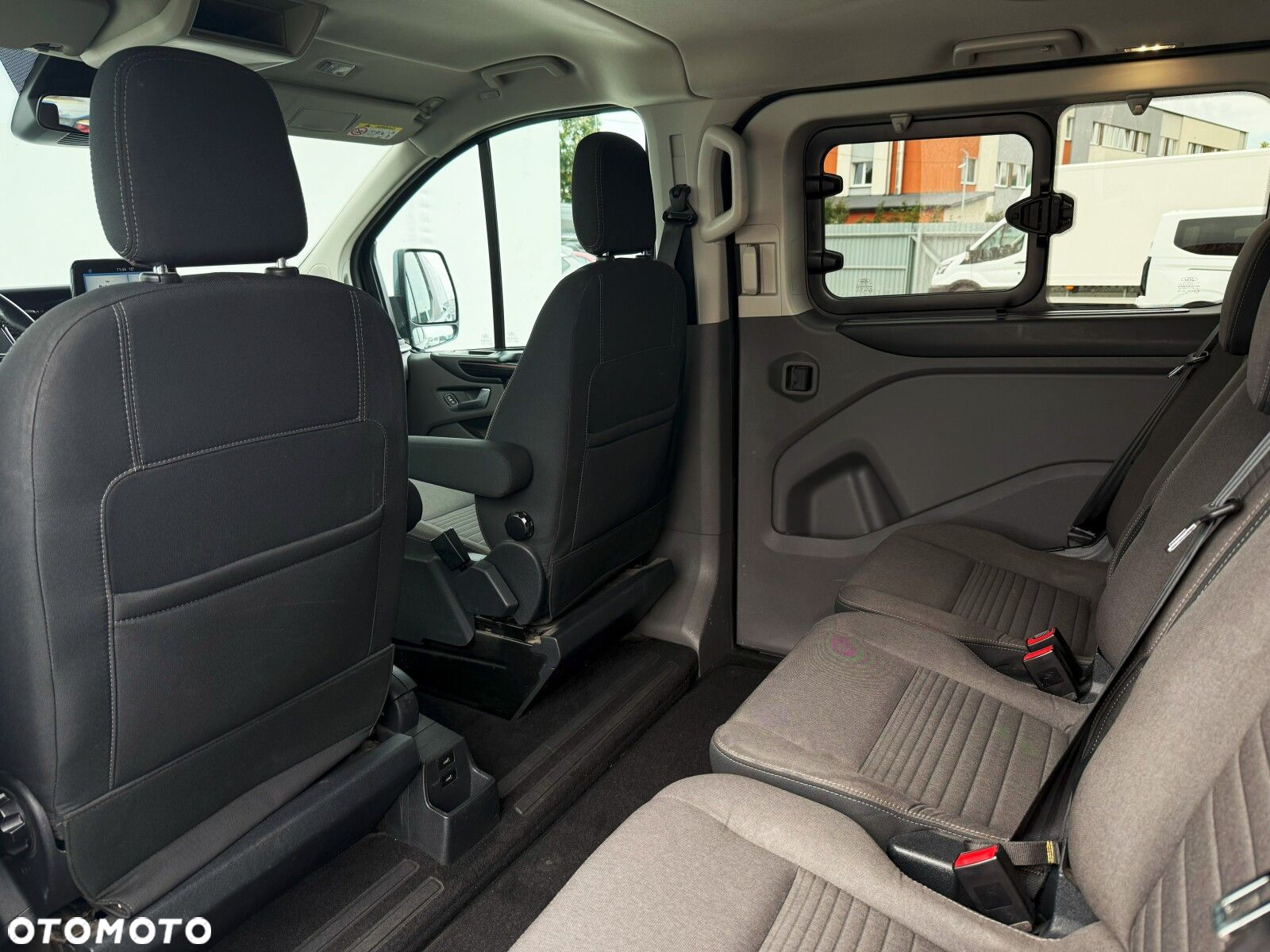 Ford Tourneo Custom - 26