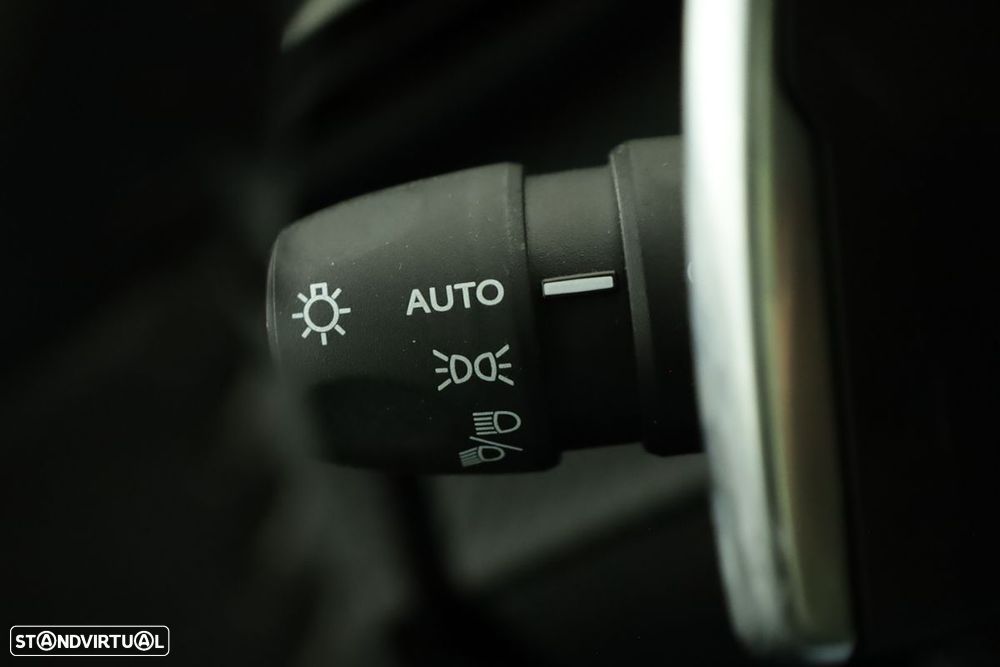 Peugeot 208 1.2 PureTech Allure EAT8 - 17