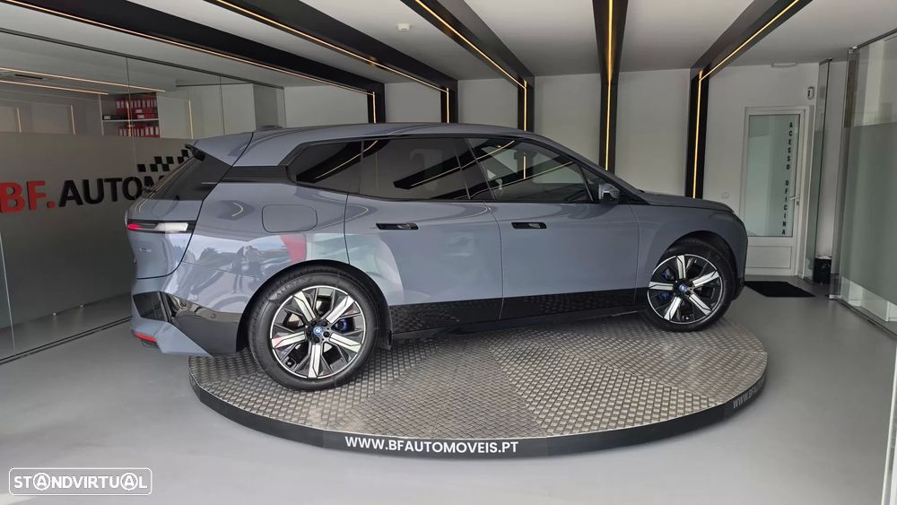 BMW iX xDrive 40 Pack Desportivo - 9