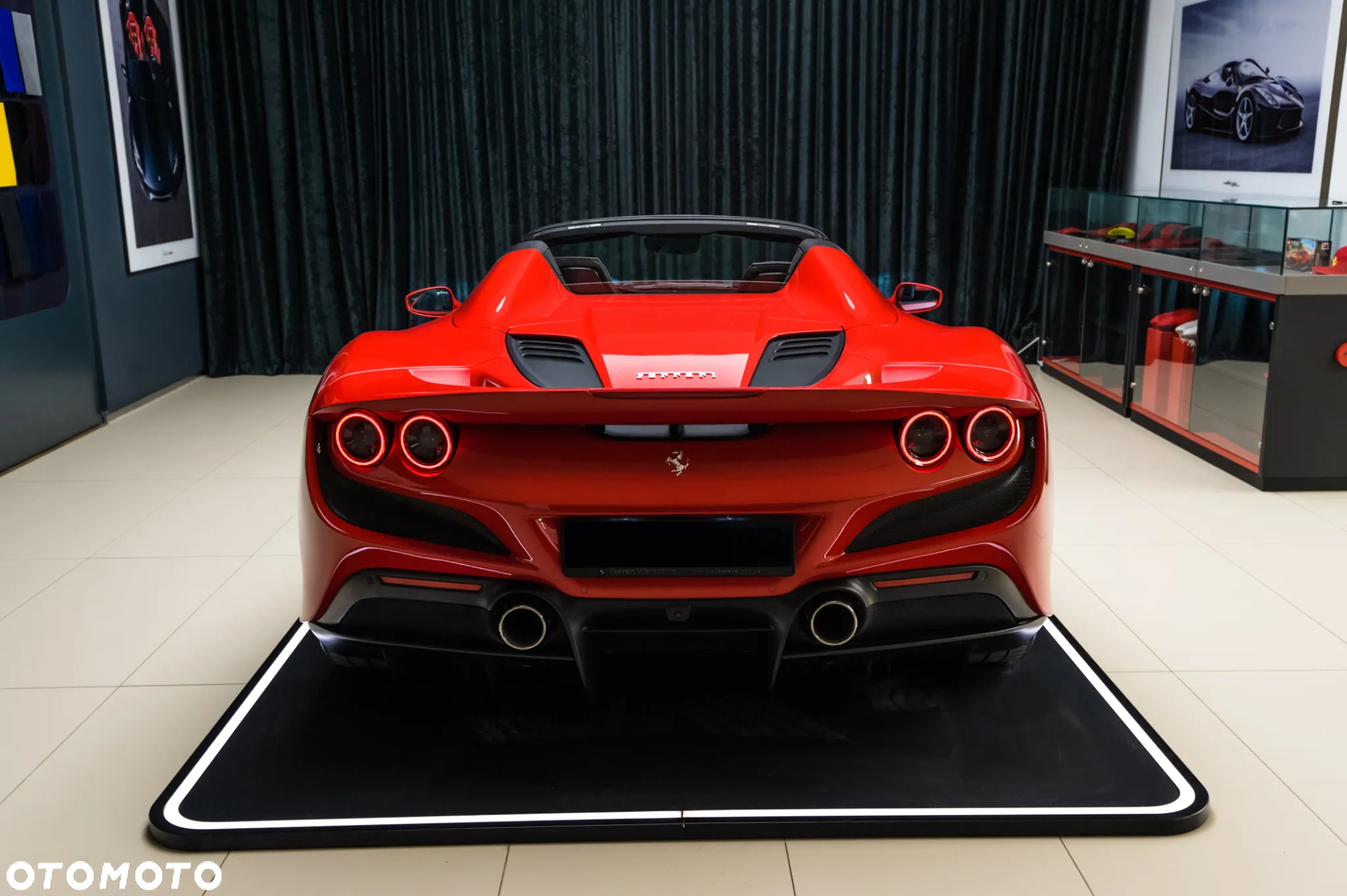 Ferrari F8 Spider - 30