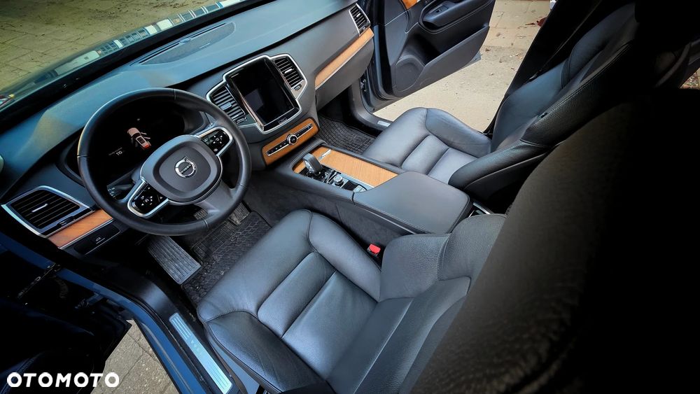 Volvo XC 90 - 26