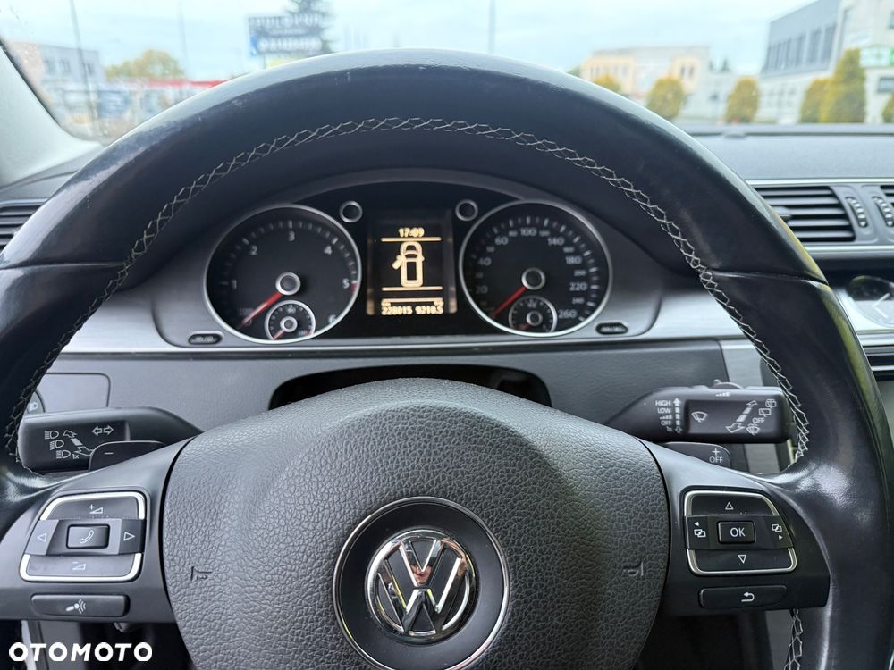 Volkswagen Passat - 8