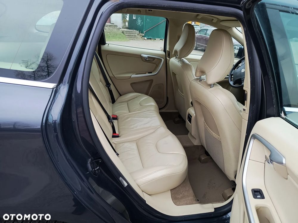 Volvo XC 60 2.4D AWD Momentum - 18