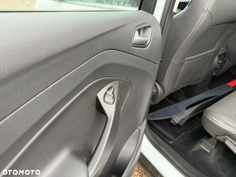 Ford Kuga - 24