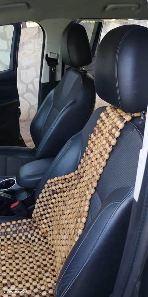 Ford Kuga 2.0 TDCi 2x4 Titanium - 4