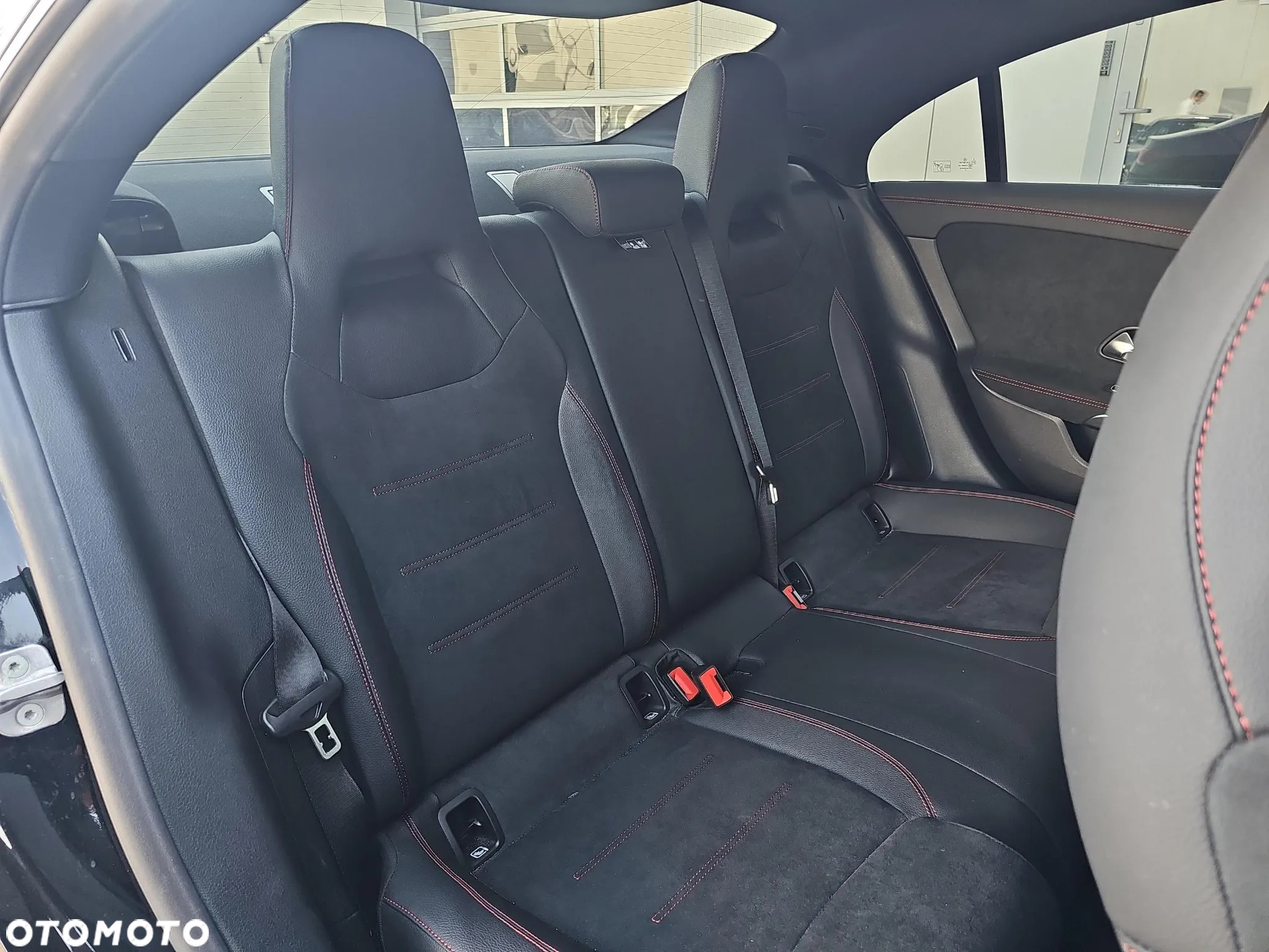 Mercedes-Benz CLA 200 4-Matic AMG Line 8G-DCT - 12