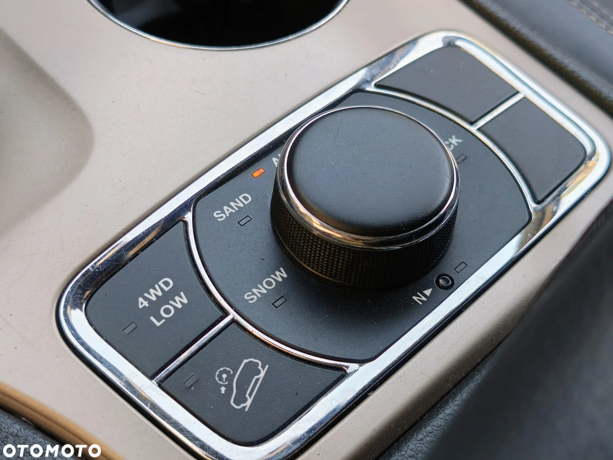Jeep Grand Cherokee - 29