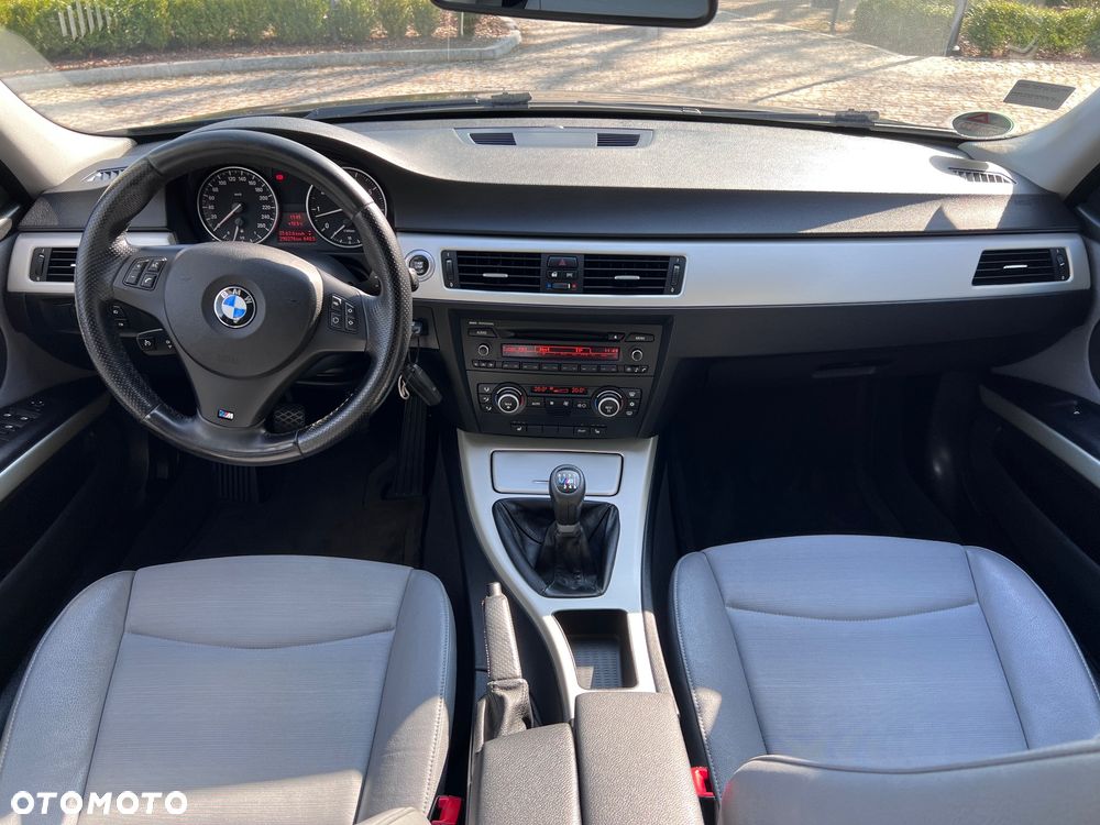BMW Seria 3 318i Edition Exclusive - 21