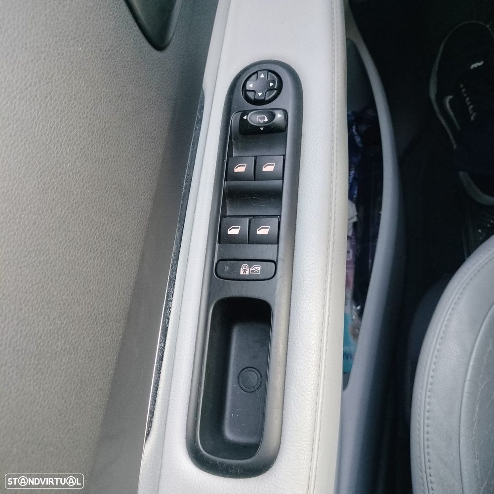 Peugeot 5008 1.6 E-HDi 7L Allure 2-Tronic J17 - 6