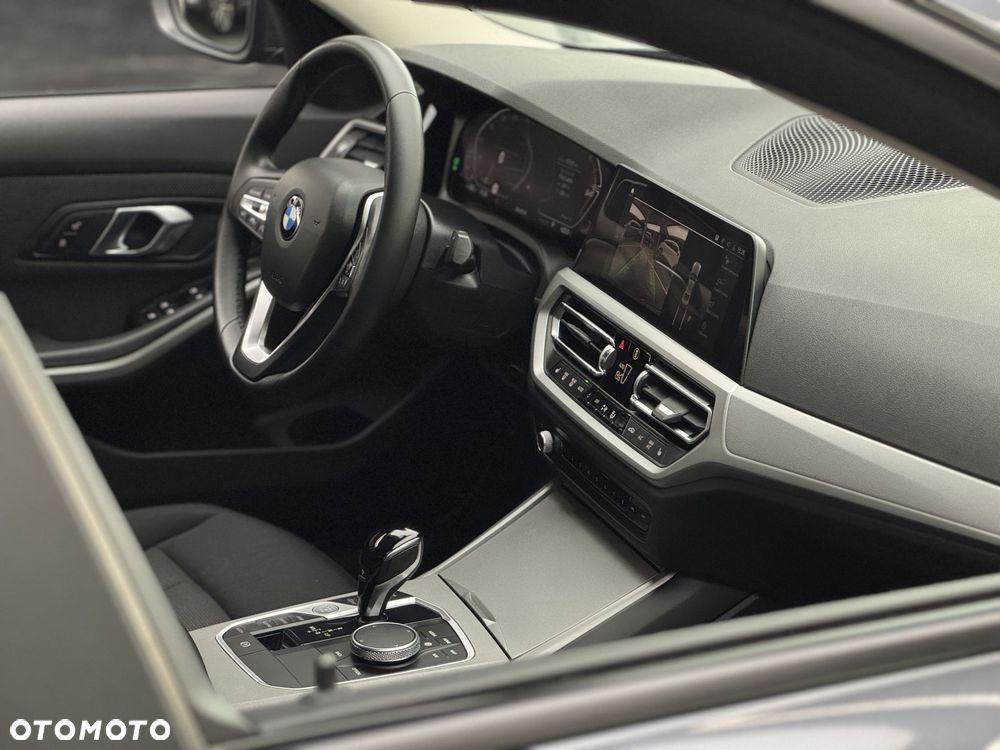 BMW Seria 3 318i - 38